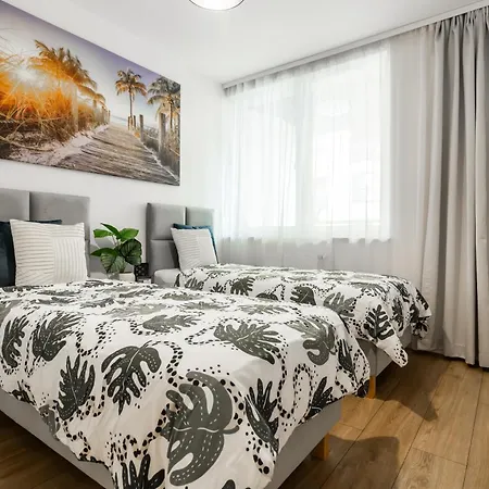 Апартаменти Near Sky Tower Free Parking For 2 Cars