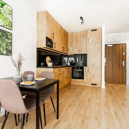 Near Sky Tower Free Parking For 2 Cars Апартаменти Вроцлав