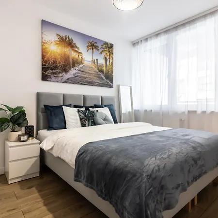 Near Sky Tower Free Parking For 2 Cars アパート ヴロツワフ