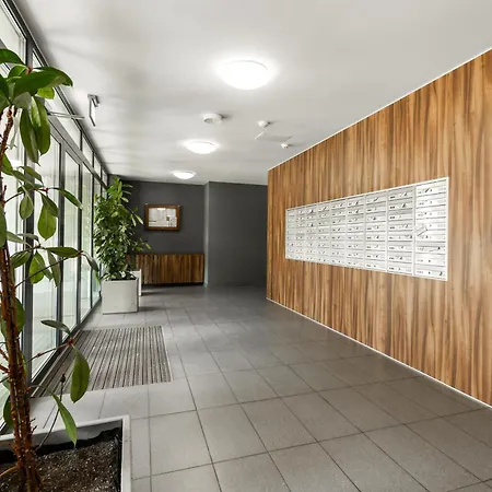 Near Sky Tower Free Parking For 2 Cars *