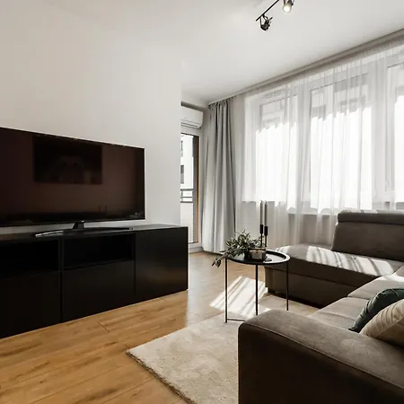 Near Sky Tower Free Parking For 2 Cars ヴロツワフ